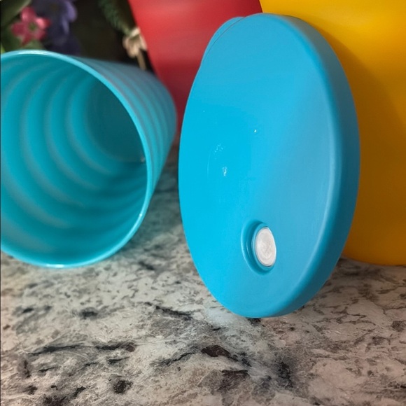 Tupperware set de 4 capacity 16oz c/u Vibrant Reusable Tumblers Set - Picture 5 of 5